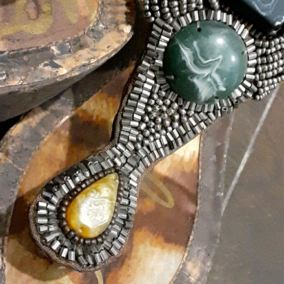 STUNNING!!! - Designer pSam Edelman distressed beaded sandals 7.5 - Picture 2 of 5